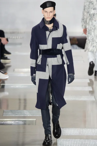 Look 32